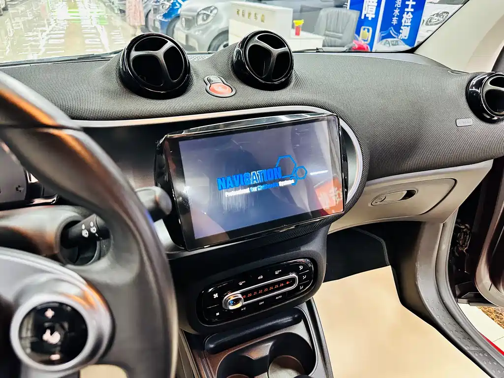 smart Fortwo 2019 — фото 32