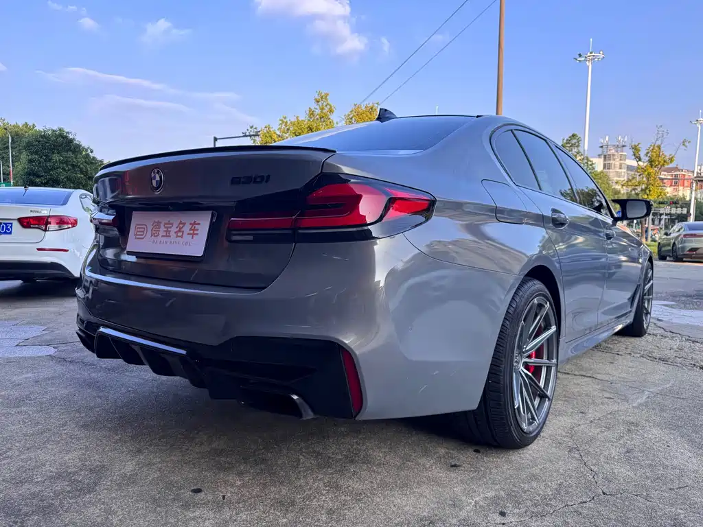 BMW 5 Series 2019 — фото 11