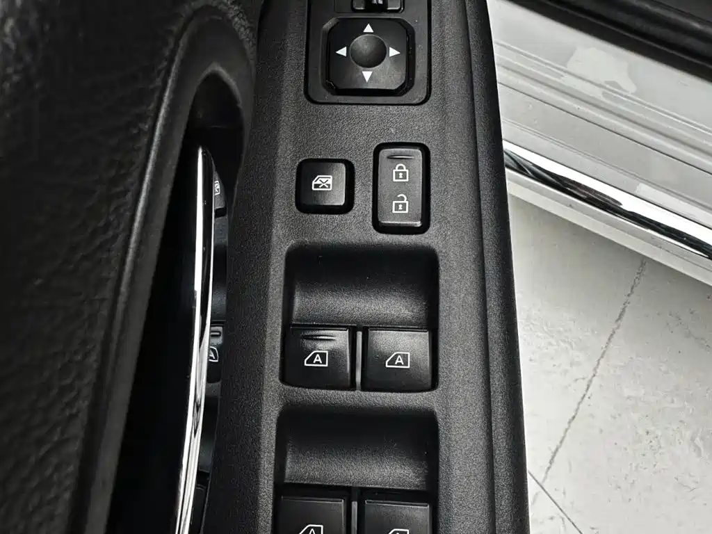 Mitsubishi Outlander 2022 — фото 17