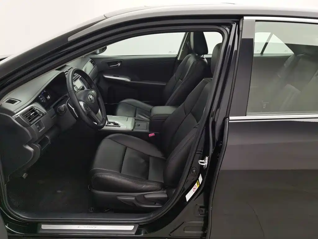 Toyota Camry 2014 — фото 10