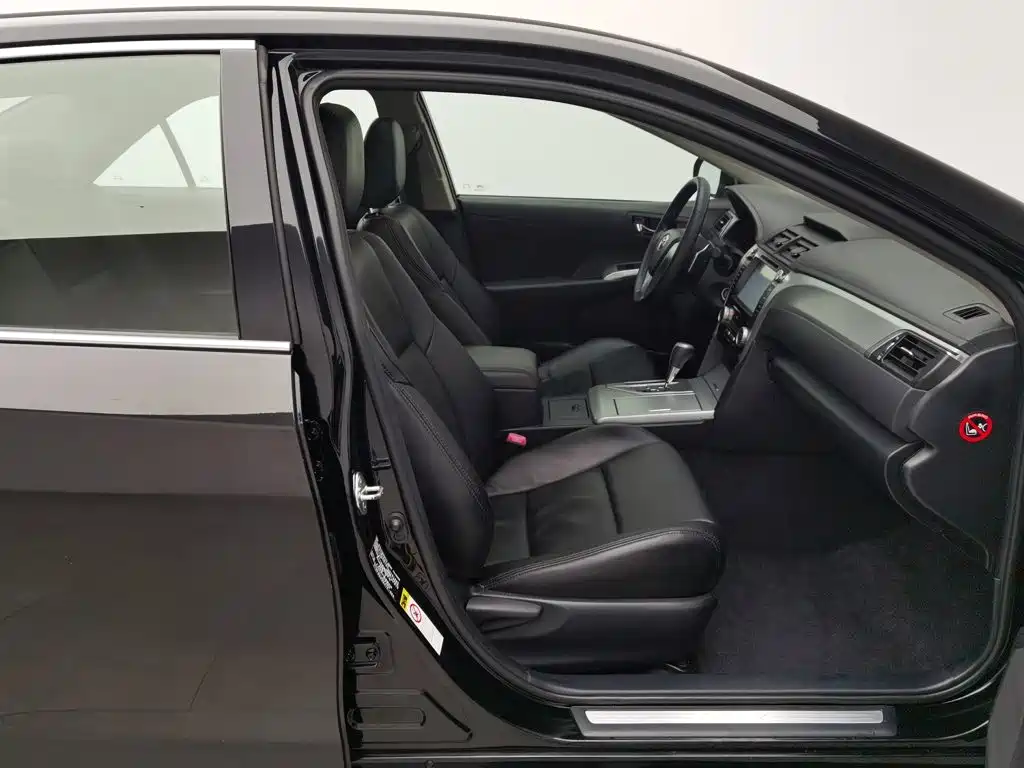 Toyota Camry 2014 — фото 23