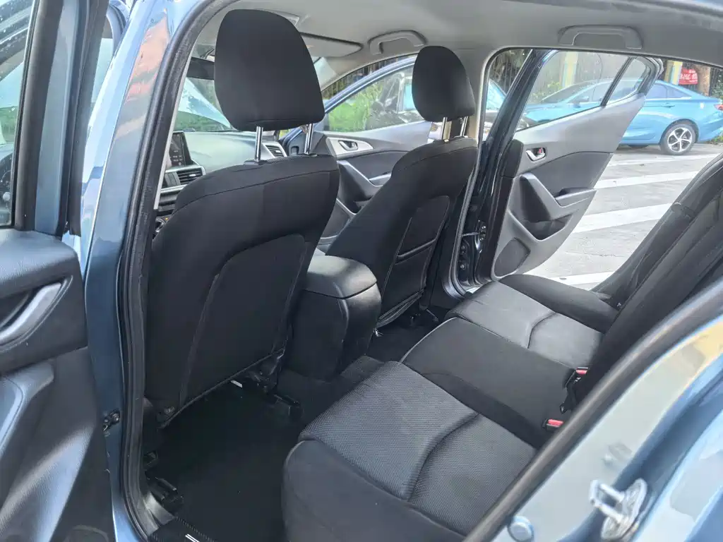 Mazda 3 Axela 2019 — фото 18