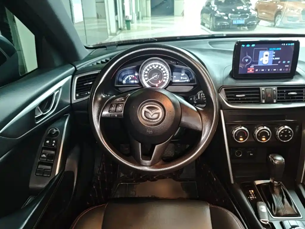 Mazda CX-4 2017 — фото 11