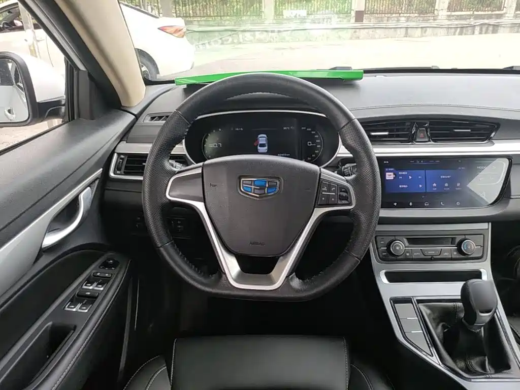 Geely Emgrand 2018 — фото 11