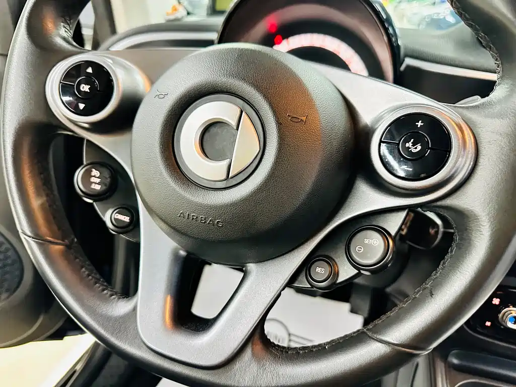 smart Fortwo 2018 — фото 36