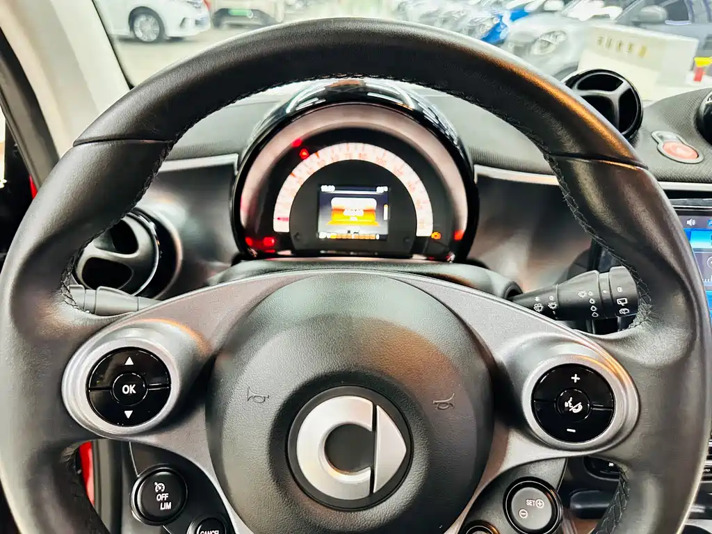 smart Fortwo 2019 — фото 38