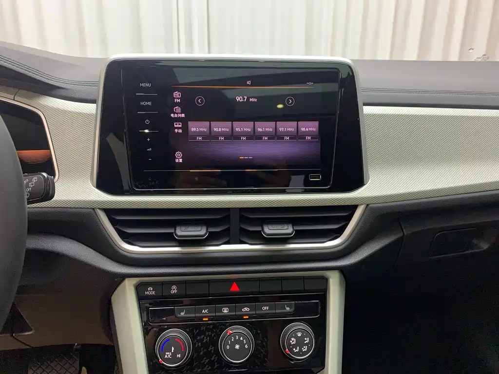 Volkswagen T-Roc 2023 — фото 17