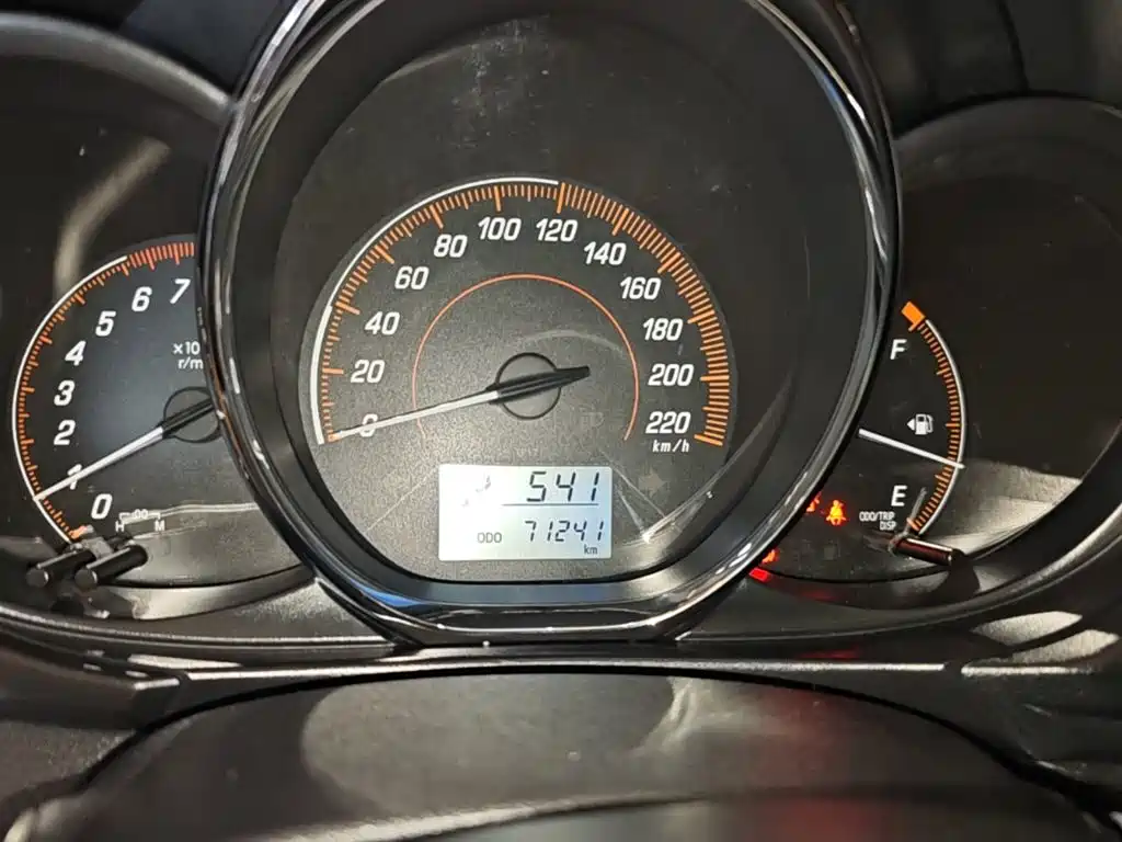 Toyota Yaris L 2021 — фото 12