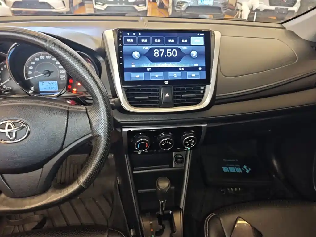 Toyota Yaris L 2021 — фото 13