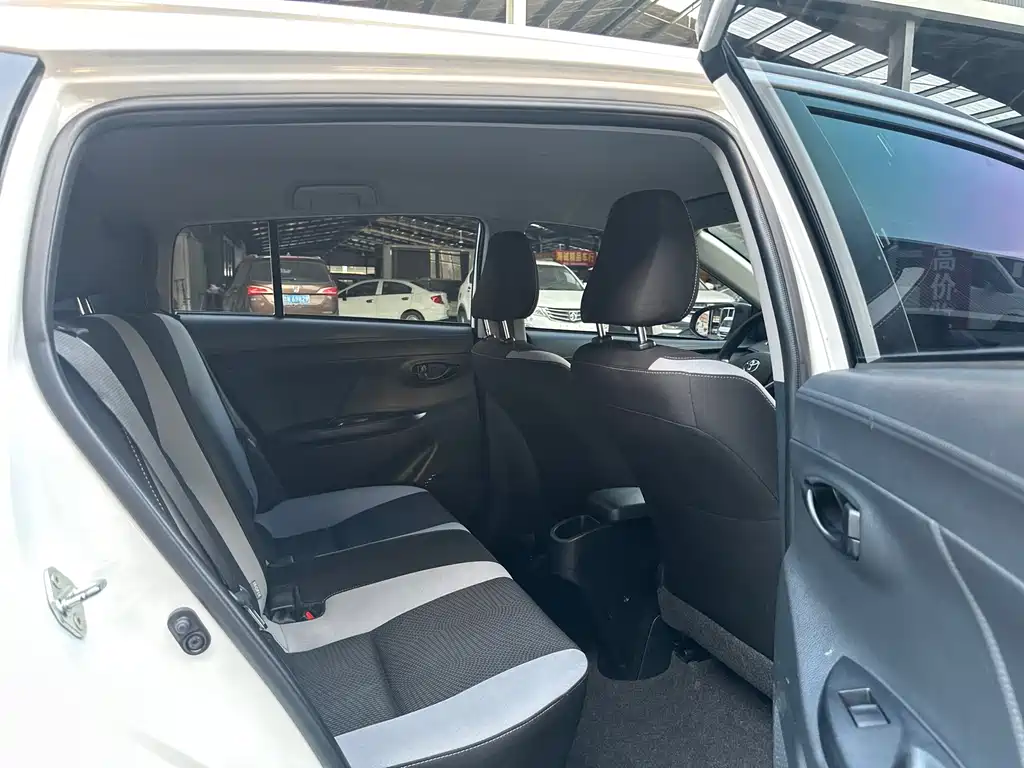 Toyota Yaris L 2022 — фото 15