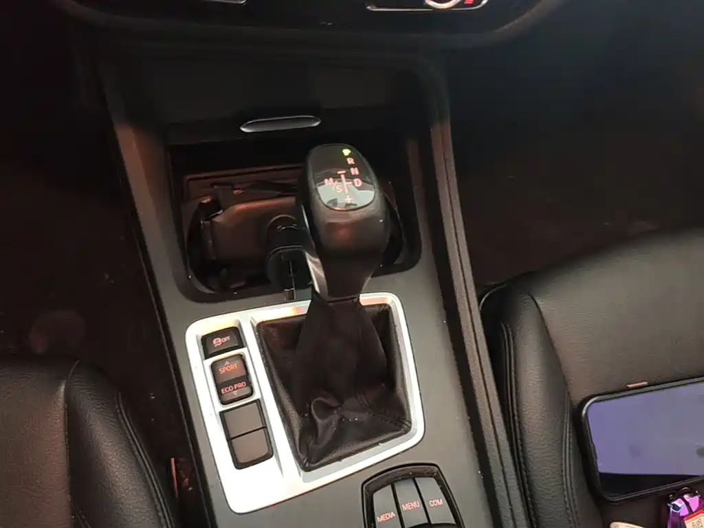 BMW 1 Series 2018 — фото 14