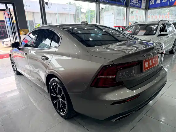 Volvo S60 2022