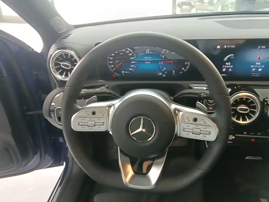 Mercedes-Benz A-Class 2021 — фото 11