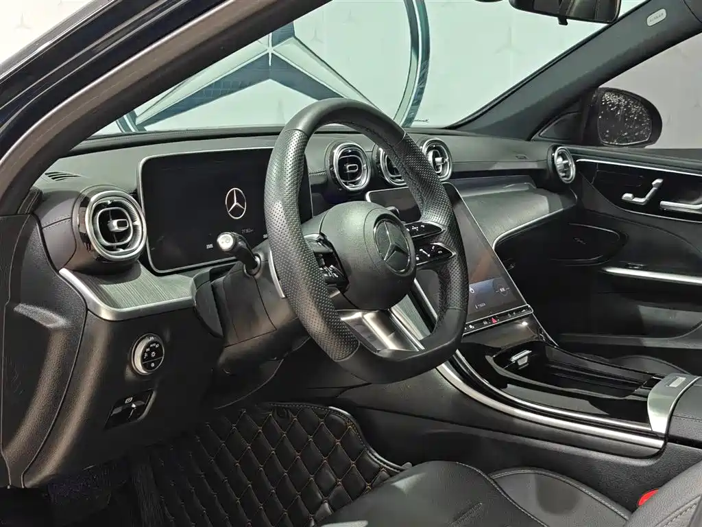 Mercedes-Benz C-Class 2024 — фото 11