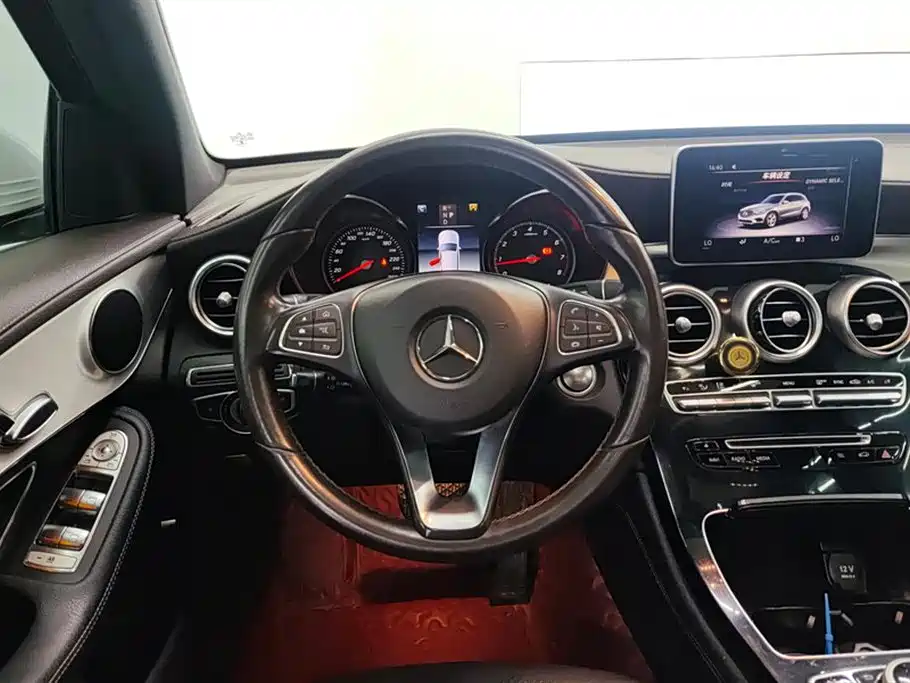 Mercedes-Benz GLC 2019 — фото 15