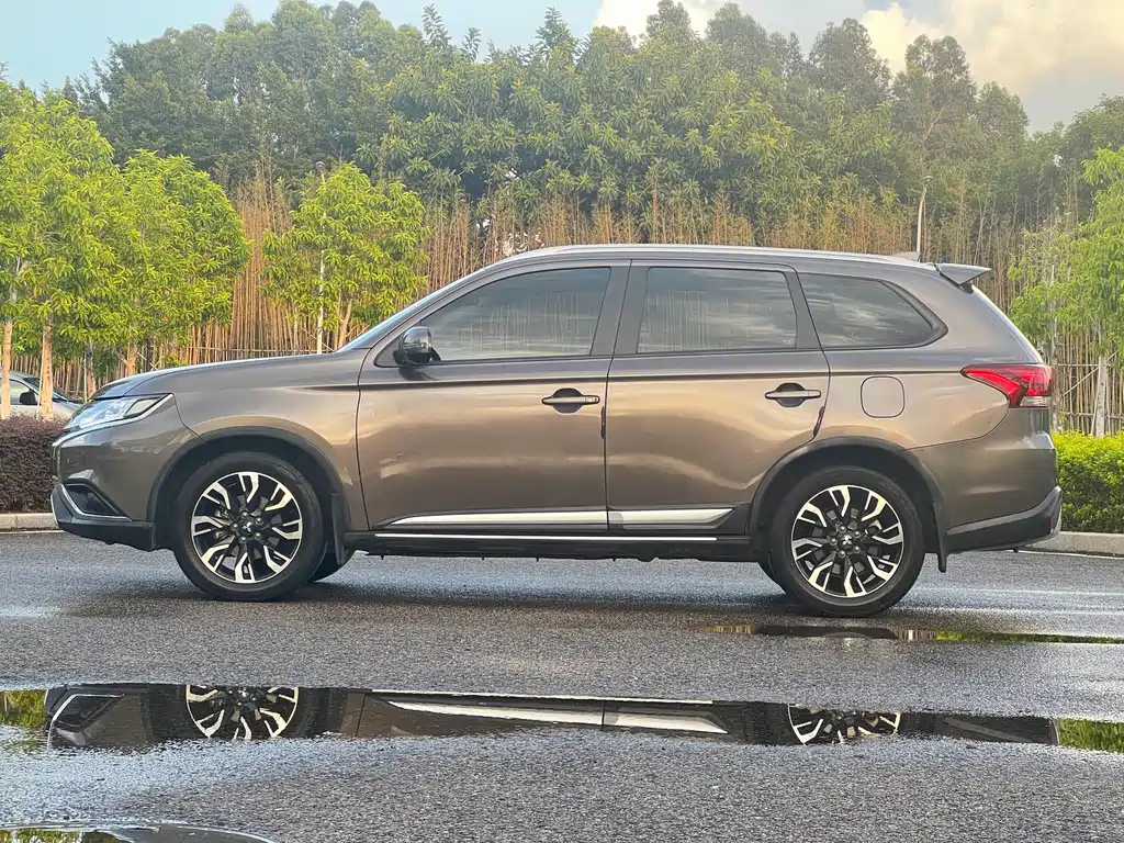 Mitsubishi Outlander 2020 — фото 7