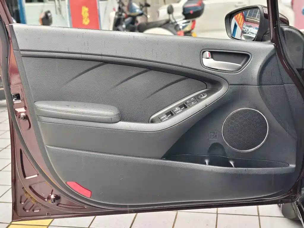 Kia K3 2015 — фото 14