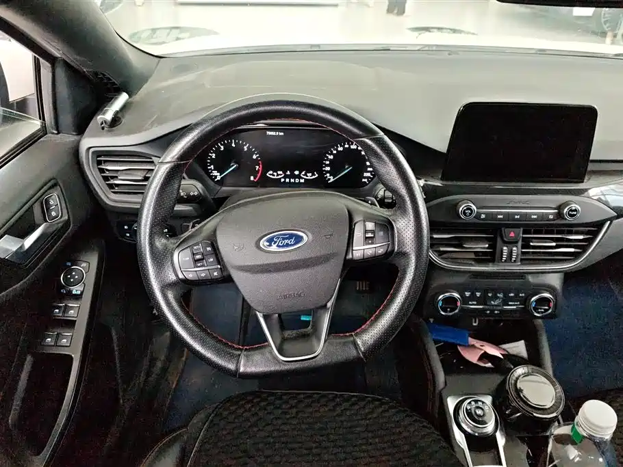 Ford Focus 2019 — фото 15