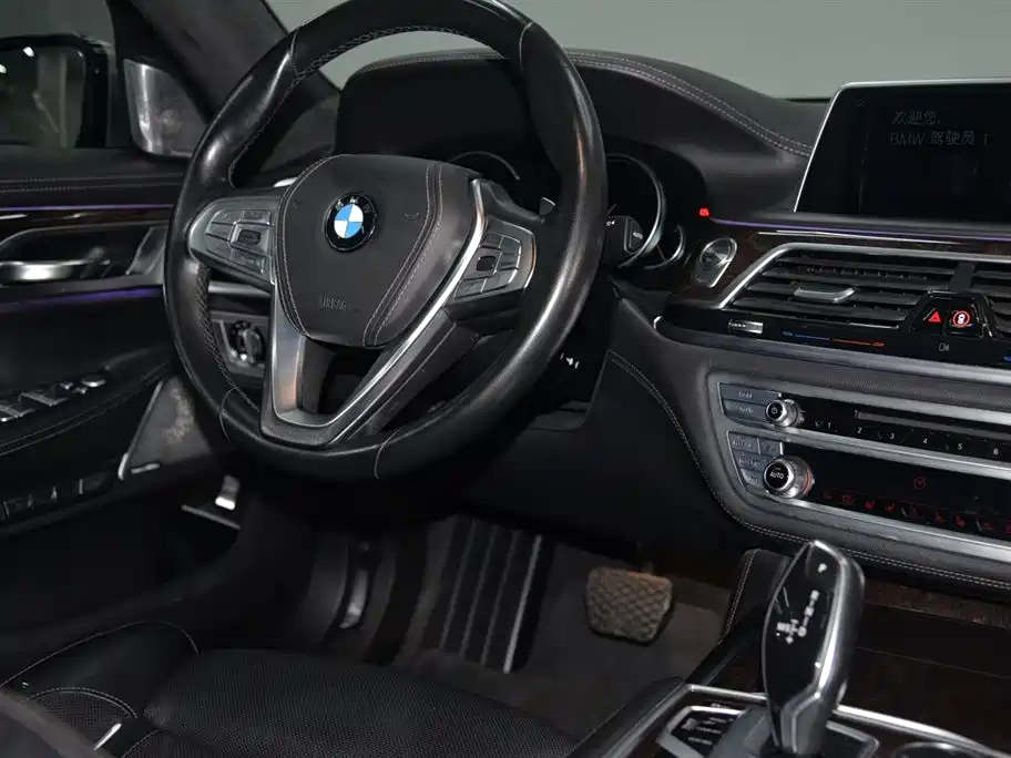 BMW 7 Series 2016 — фото 9