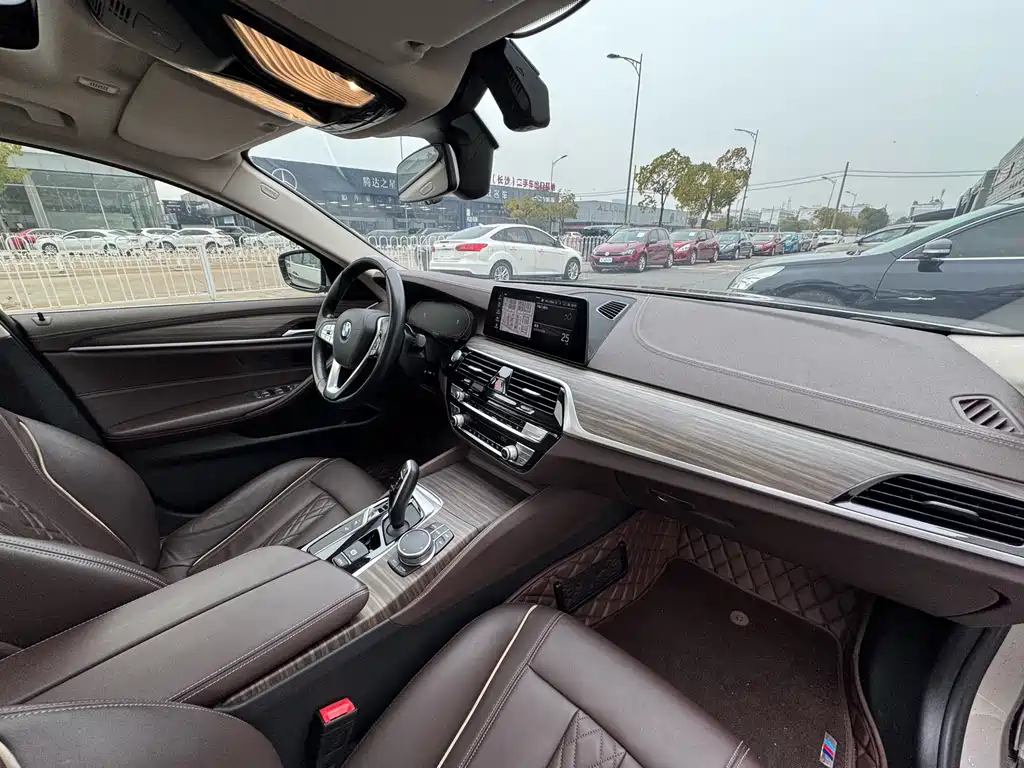 BMW 5 Series 2020 — фото 13
