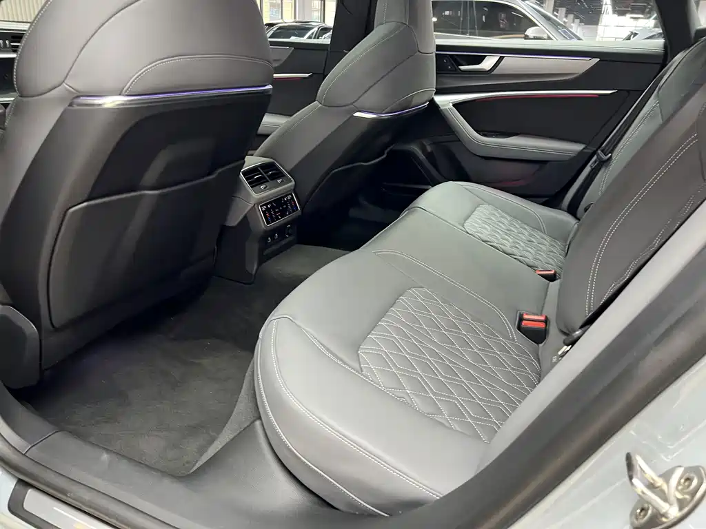 Audi A7L 2025 — фото 12