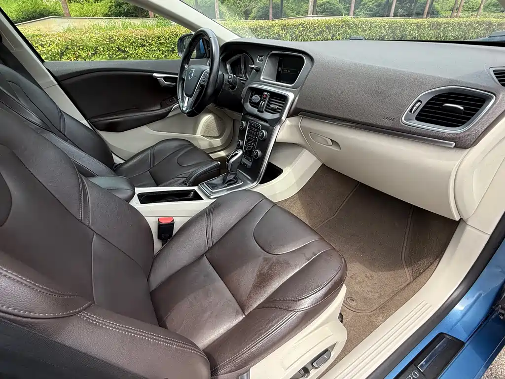 Volvo V40 2015 — фото 10