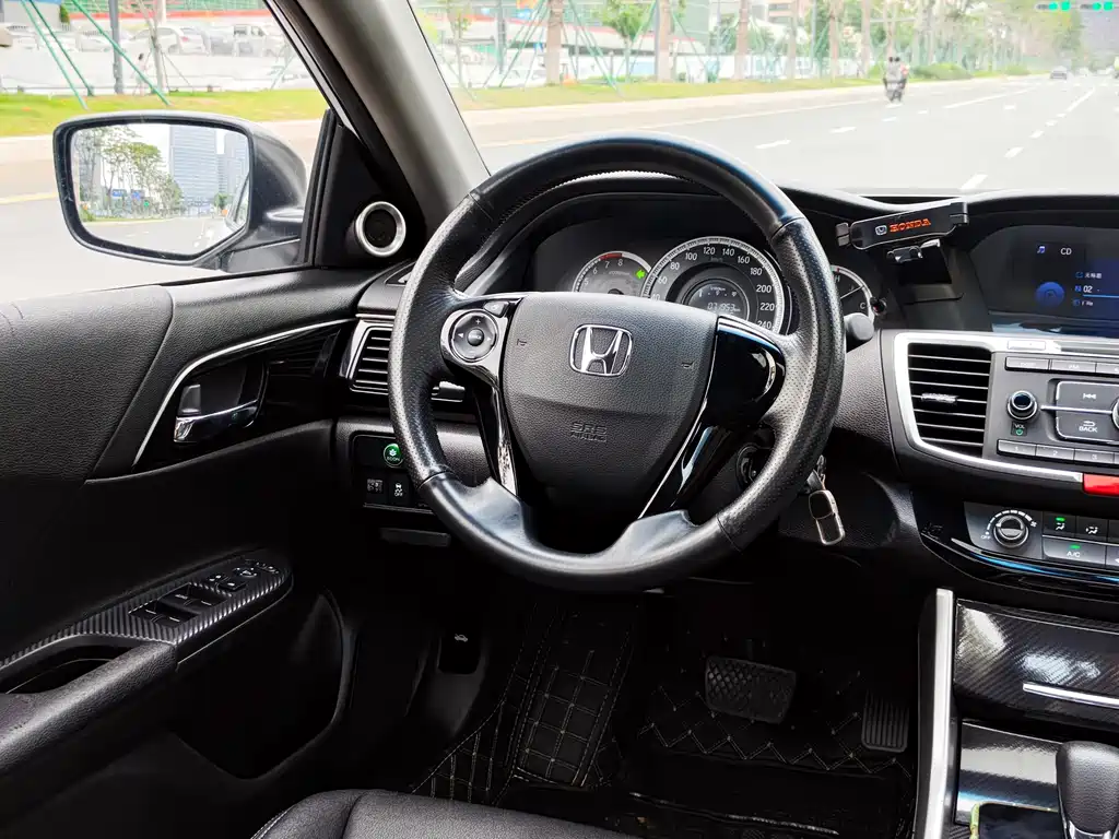 Honda Accord 2017 — фото 14