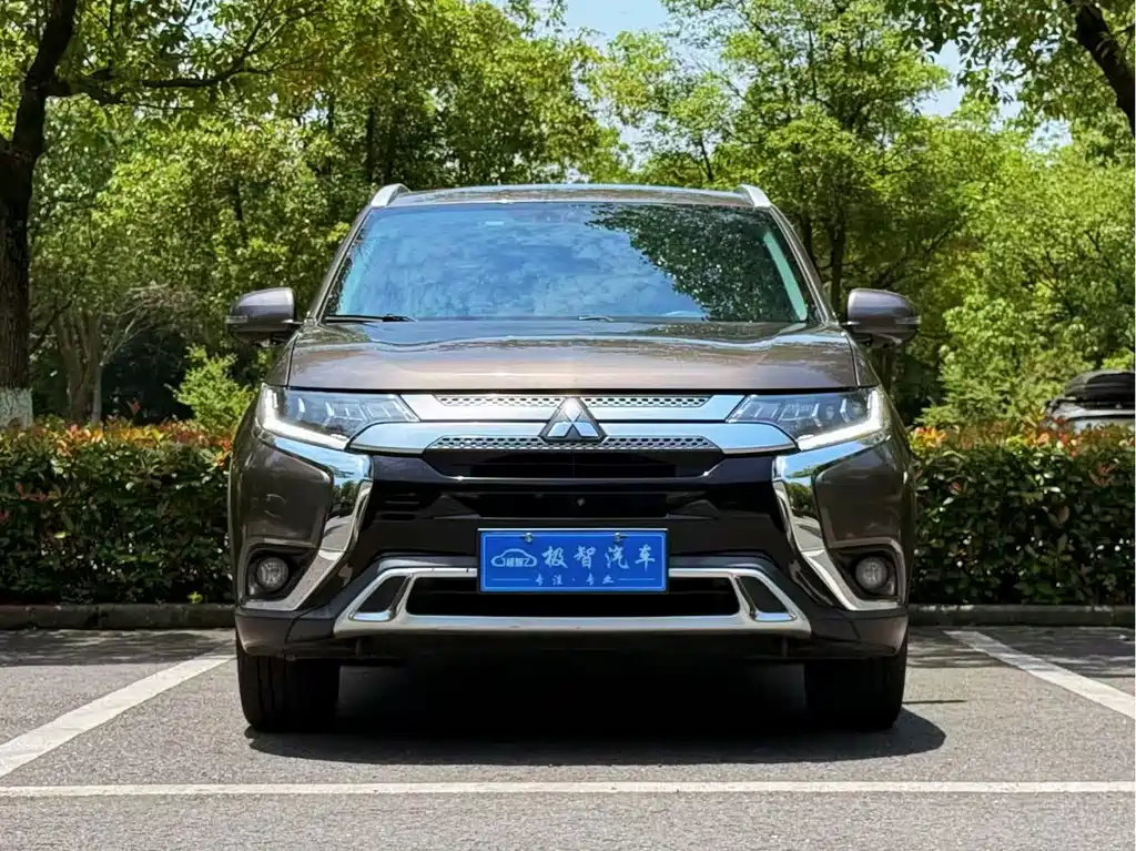 Mitsubishi Outlander 2019 — фото 2