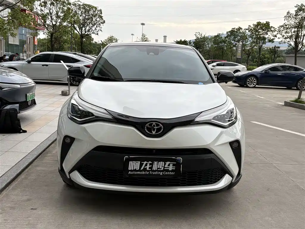 Toyota C-HR 2022 — фото 2