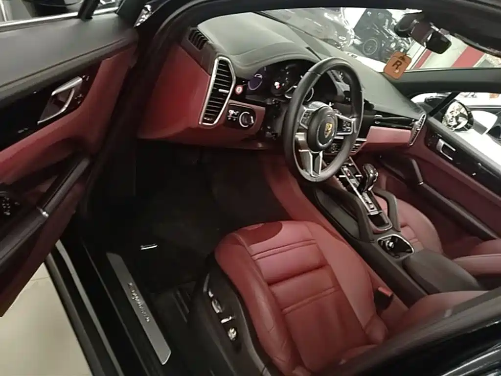 Porsche Cayenne 2021 — фото 16