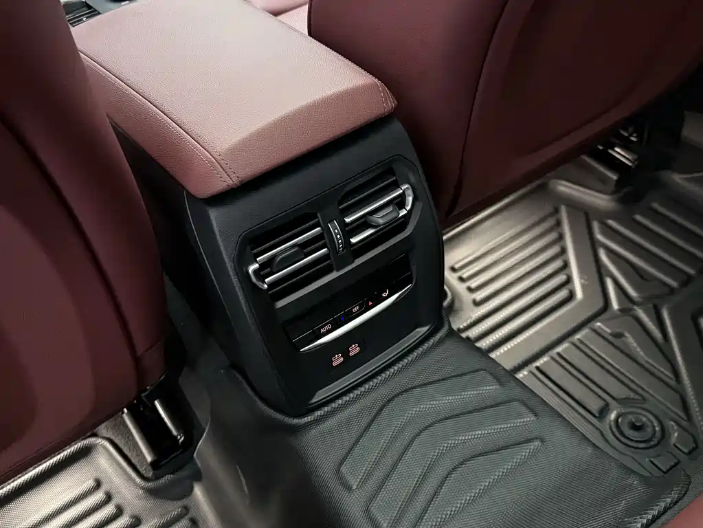BMW 3 Series 2023 — фото 12