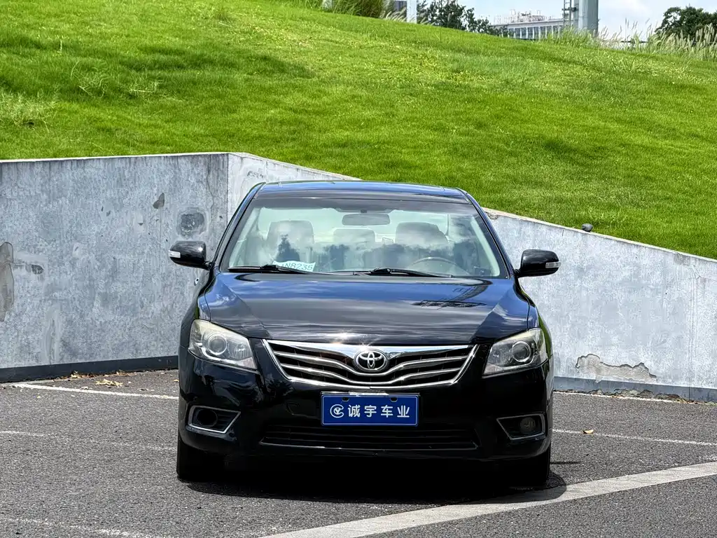 Toyota Camry 2014 — фото 2