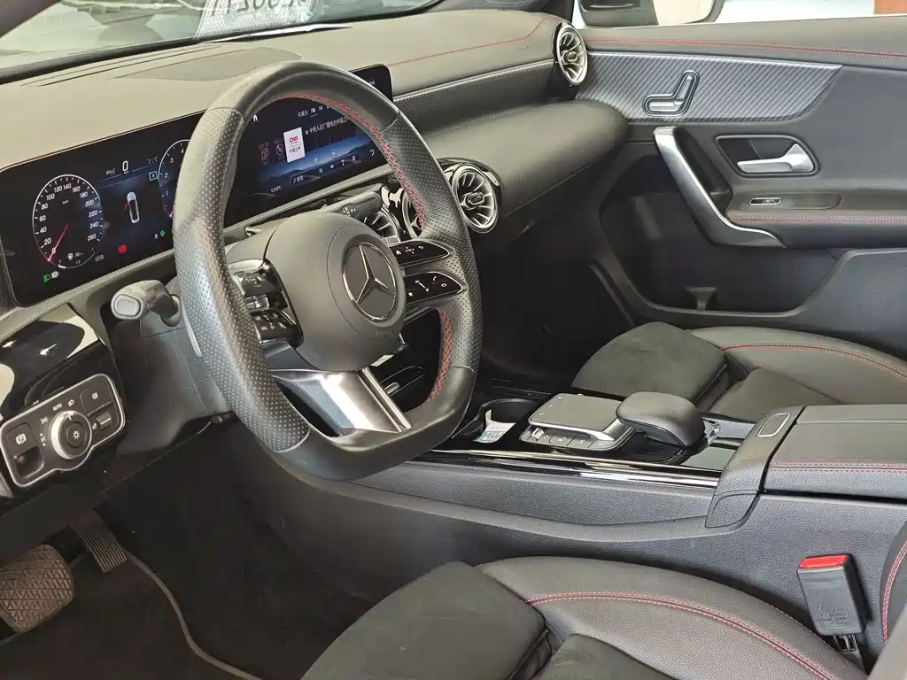 Mercedes-Benz A-Class 2024 — фото 17