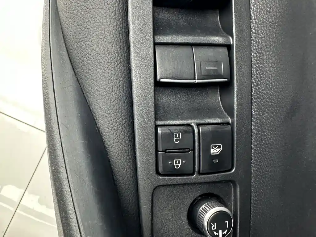 Toyota Corolla 2023 — фото 11