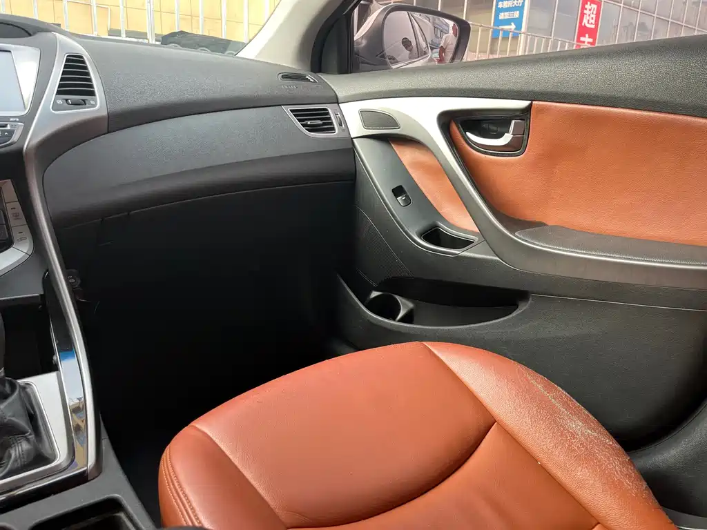 Hyundai Elantra Langdong 2016 — фото 13