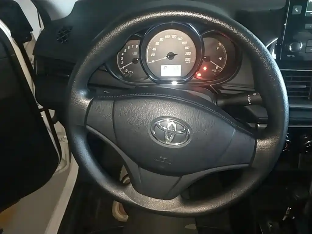Toyota Yaris L 2020 — фото 11