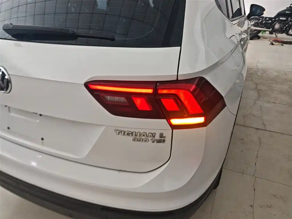 Volkswagen Tiguan L 2017 — фото 24
