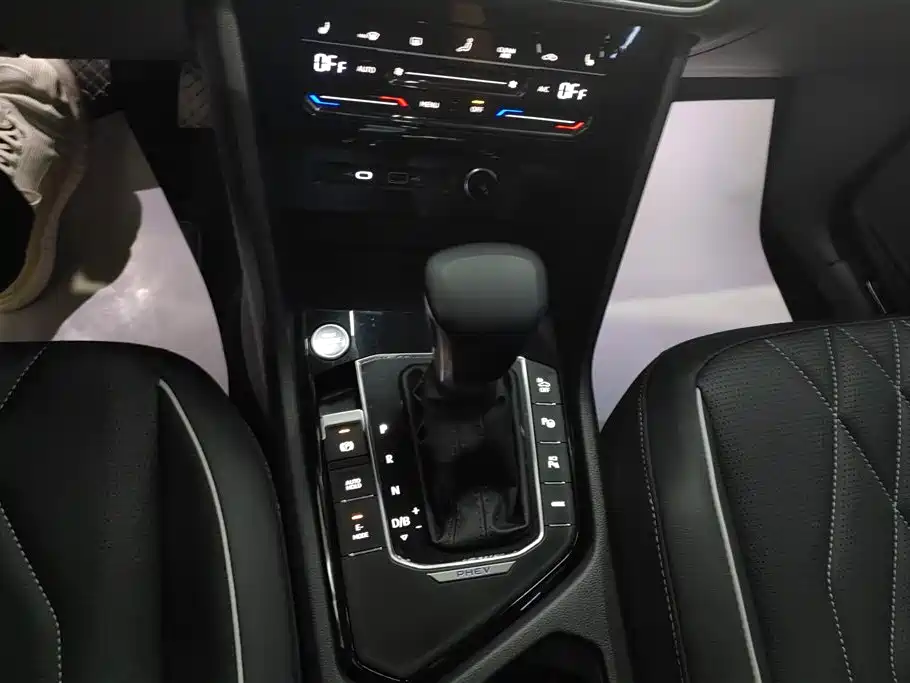 Volkswagen Tiguan L PHEV 2023 — фото 16
