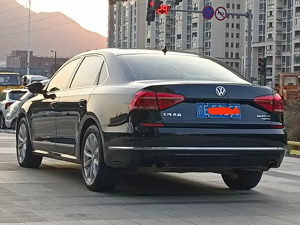 Volkswagen Passat 2017 — фото 9