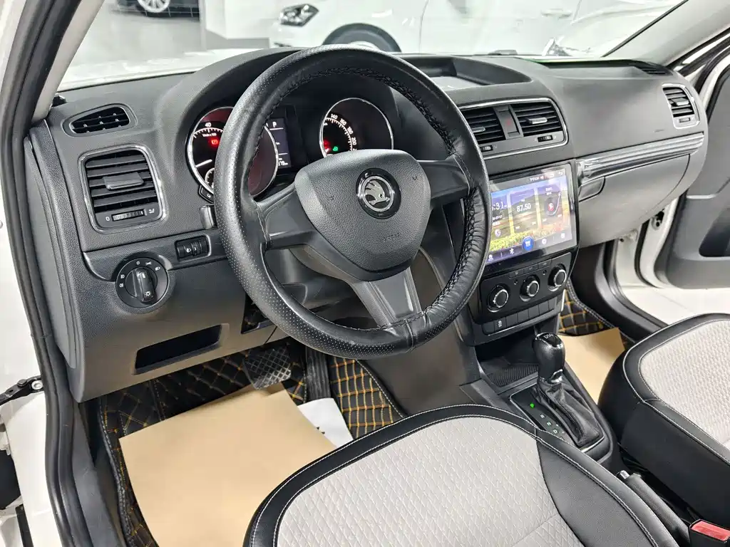 Skoda Yeti 2018 — фото 14