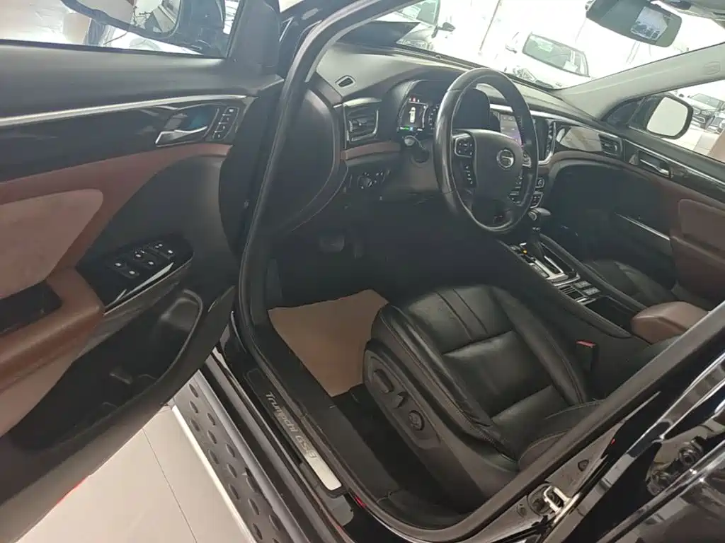 GAC Motor Trumpchi GS8 2017 — фото 16