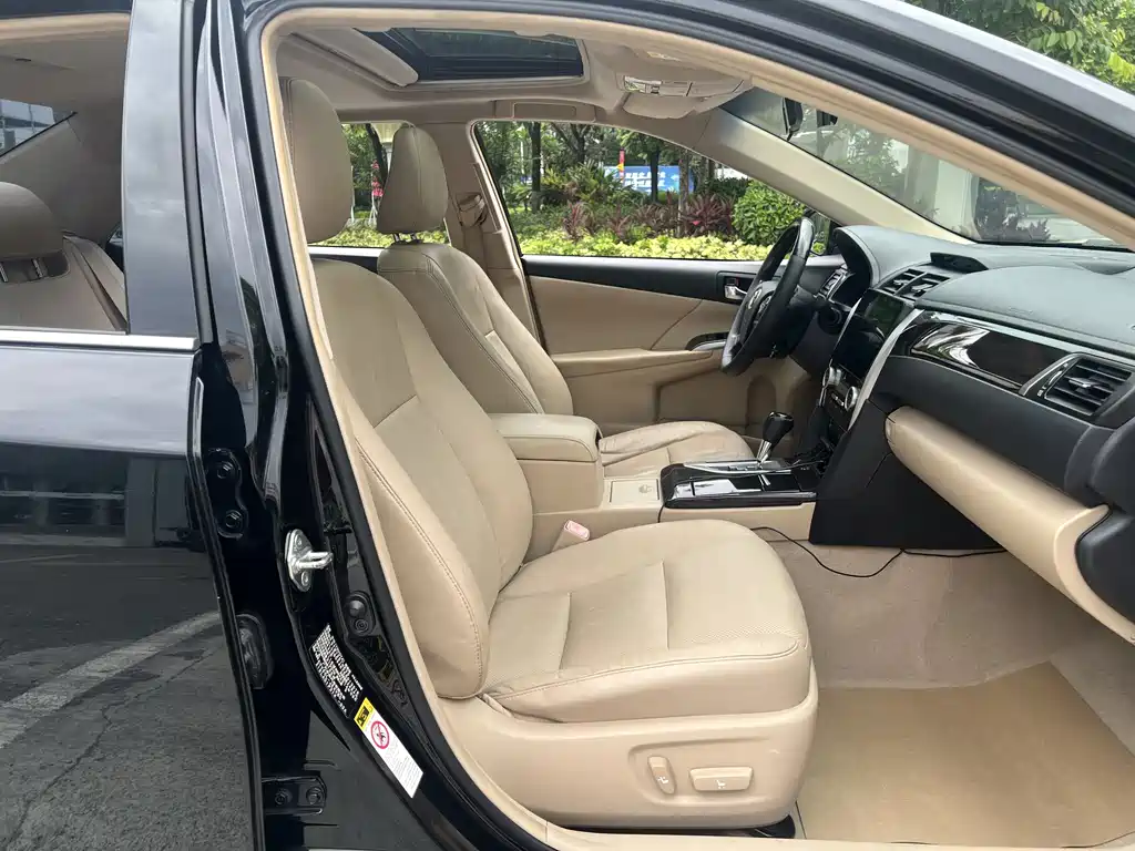 Toyota Camry 2014 — фото 12