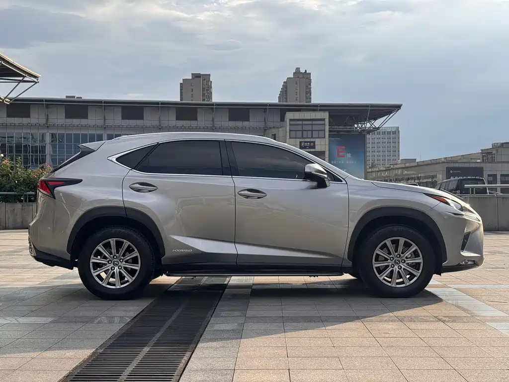 Lexus NX 2021 — фото 4