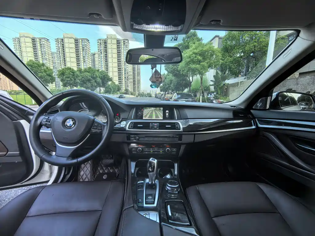 BMW 5 Series 2015 — фото 9