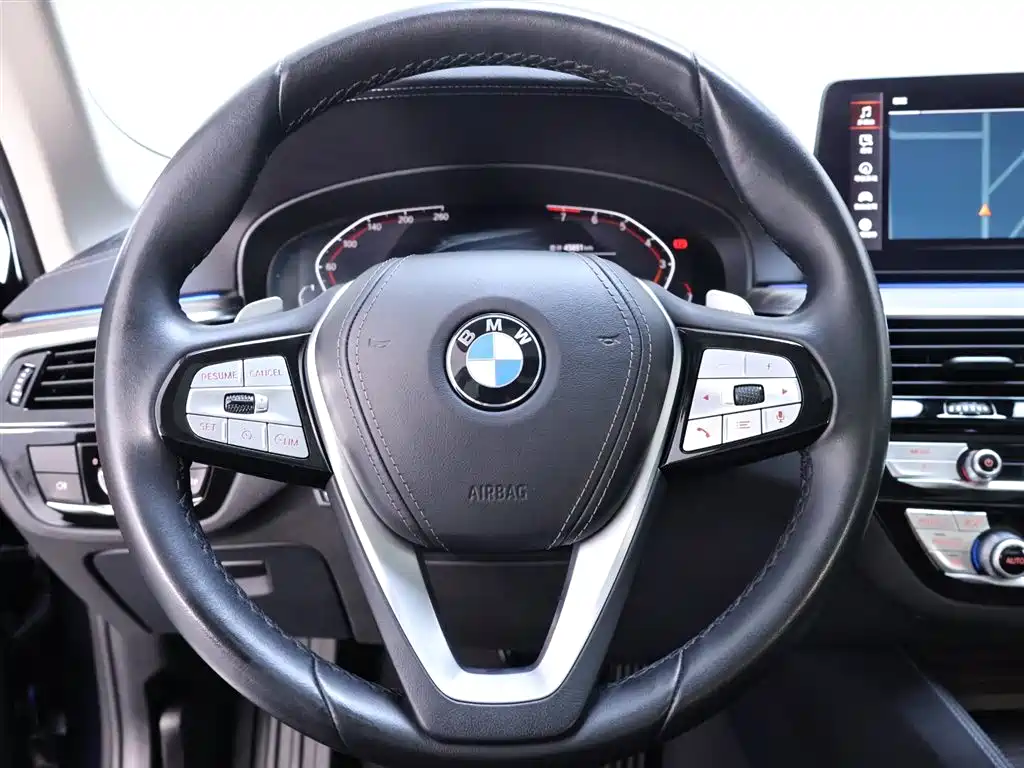 BMW 5 Series 2022 — фото 16
