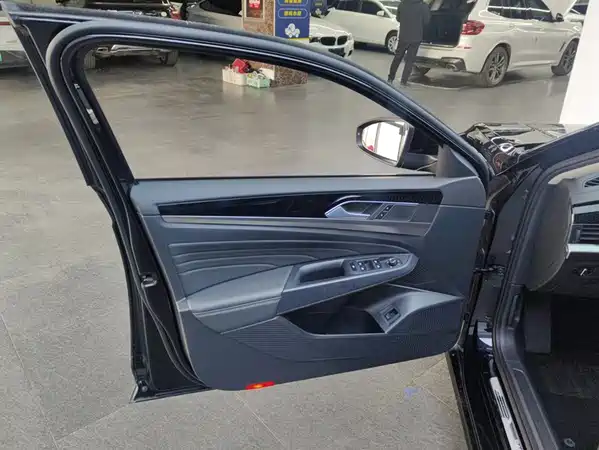 Volkswagen Passat 2023