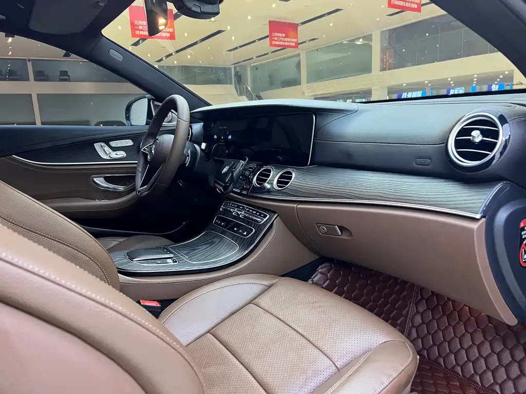 Mercedes-Benz E-Class 2022 — фото 11
