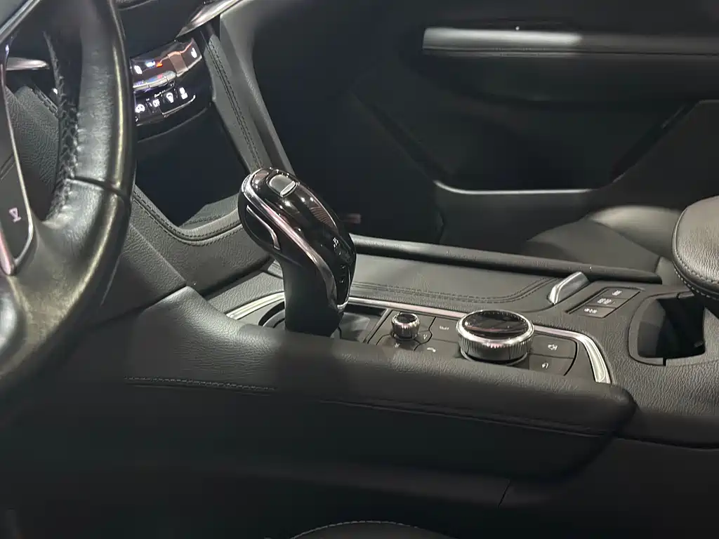 Cadillac XT5 2022 — фото 11