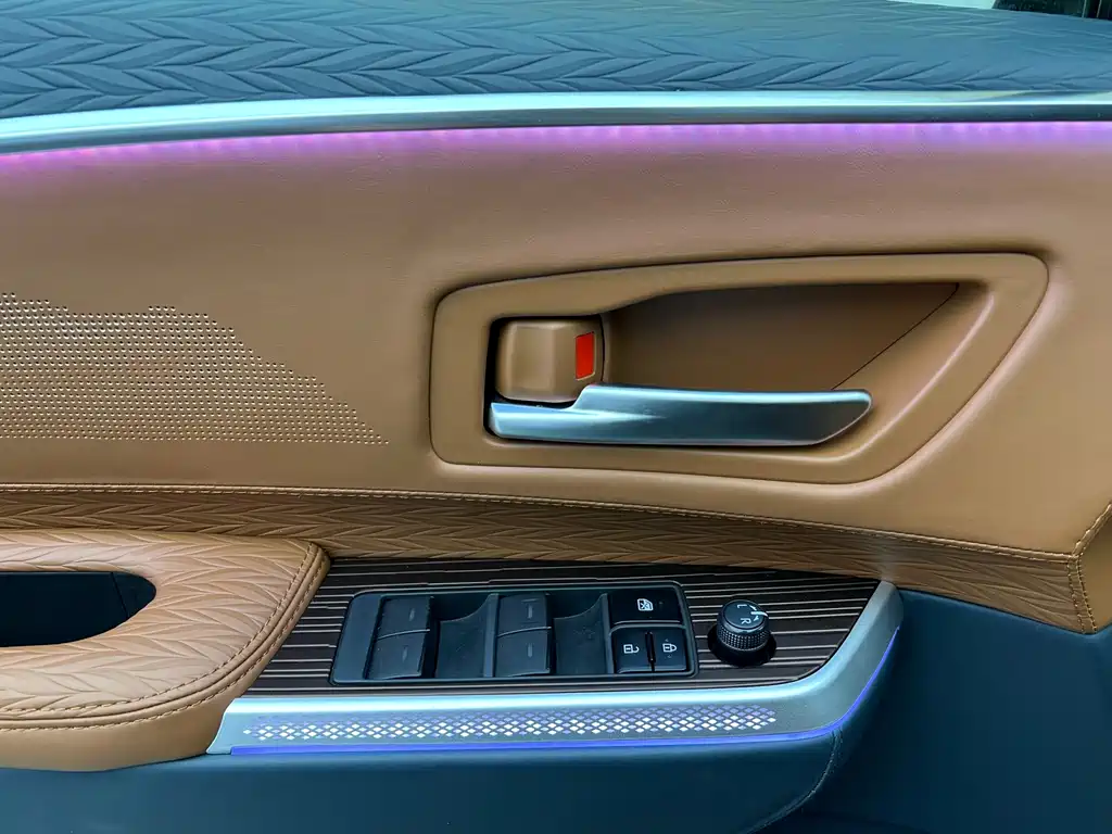 Toyota Granvia — фото 5