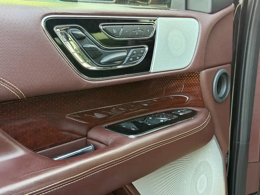 Lincoln Navigator 2020 — фото 10